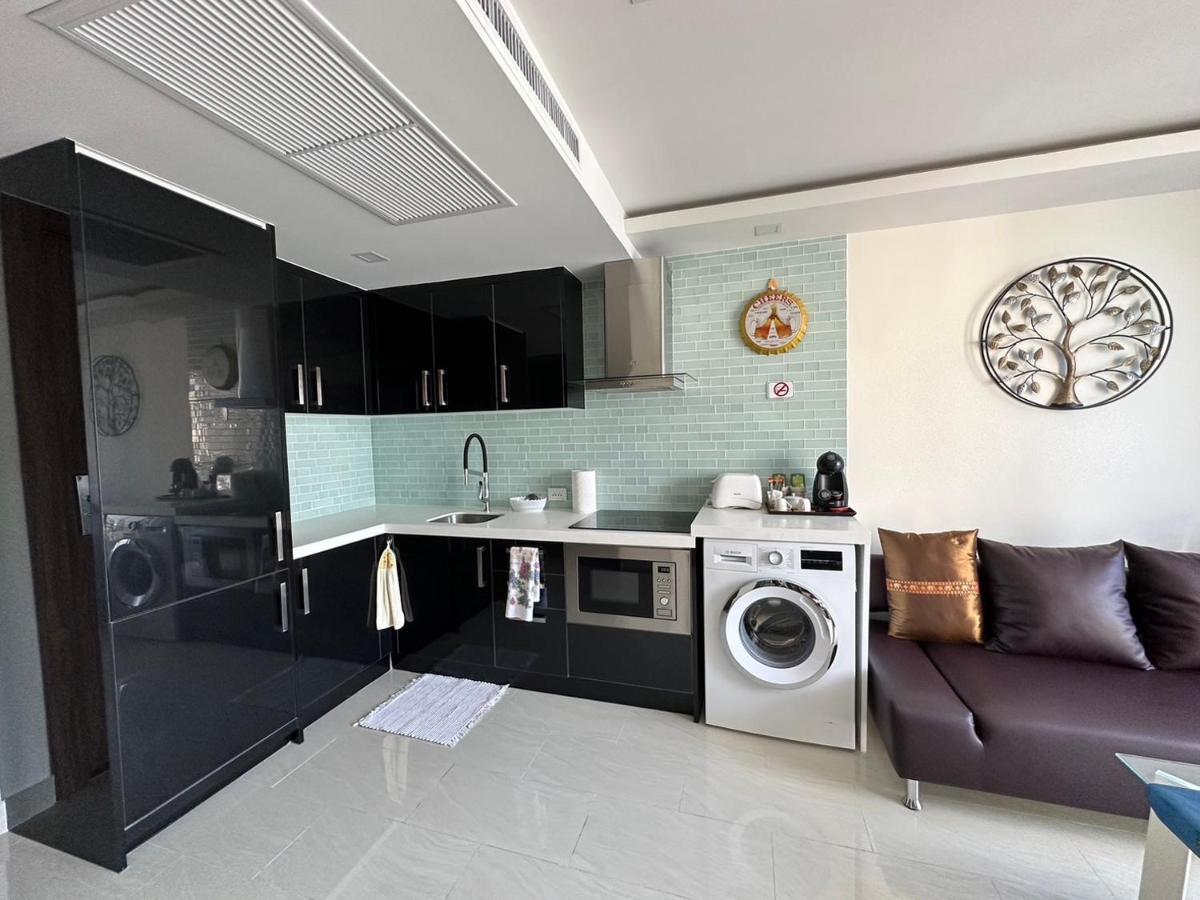 Luxury Business Suits In Grand Avenue By Pattaya City Estates Buitenkant foto