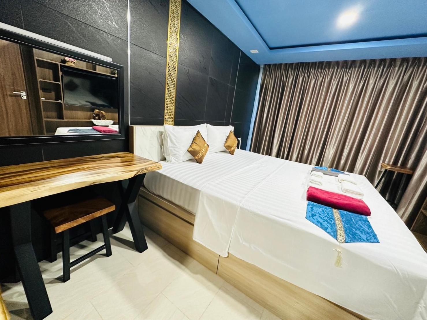 Luxury Business Suits In Grand Avenue By Pattaya City Estates Buitenkant foto