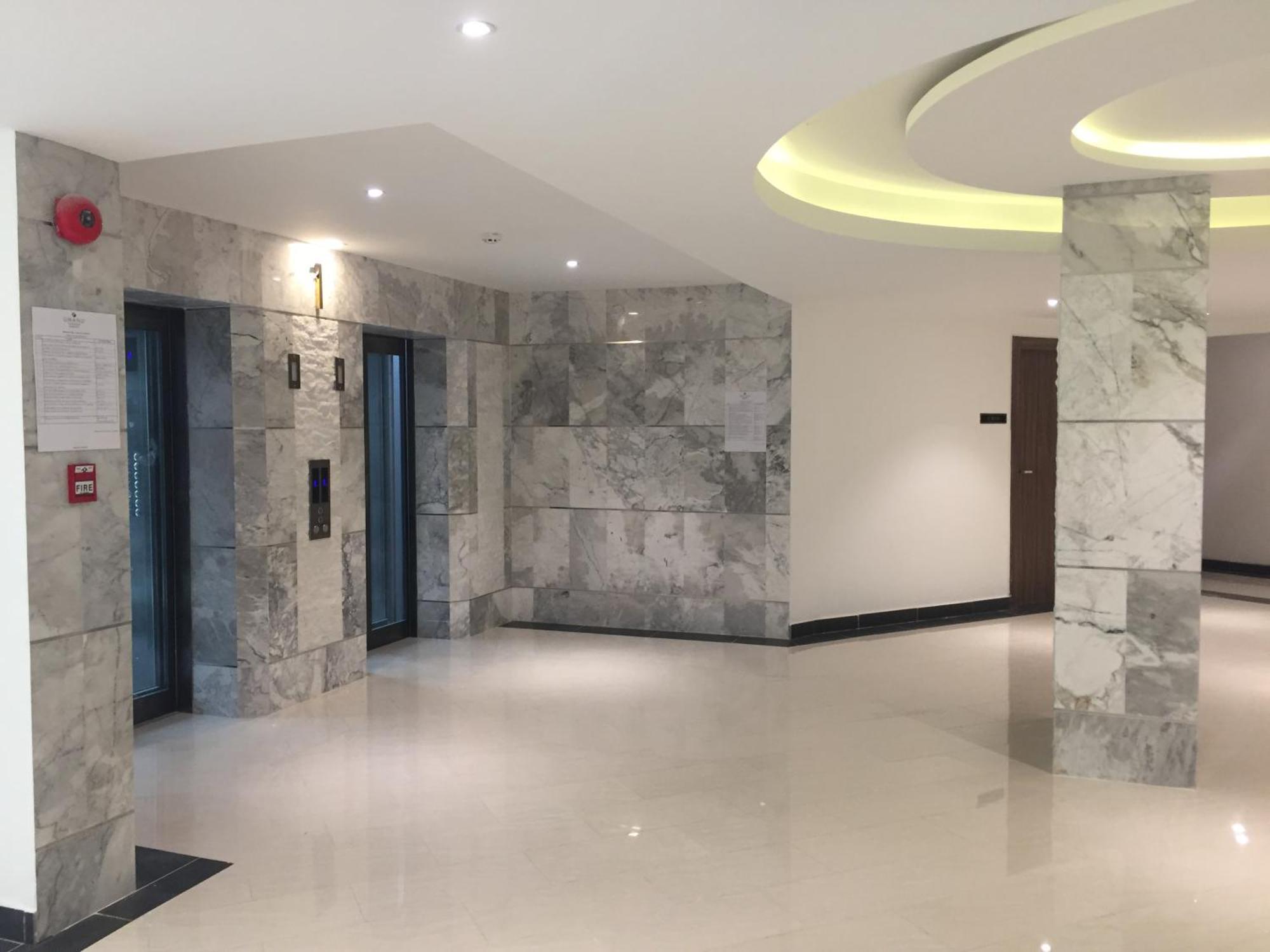 Luxury Business Suits In Grand Avenue By Pattaya City Estates Buitenkant foto