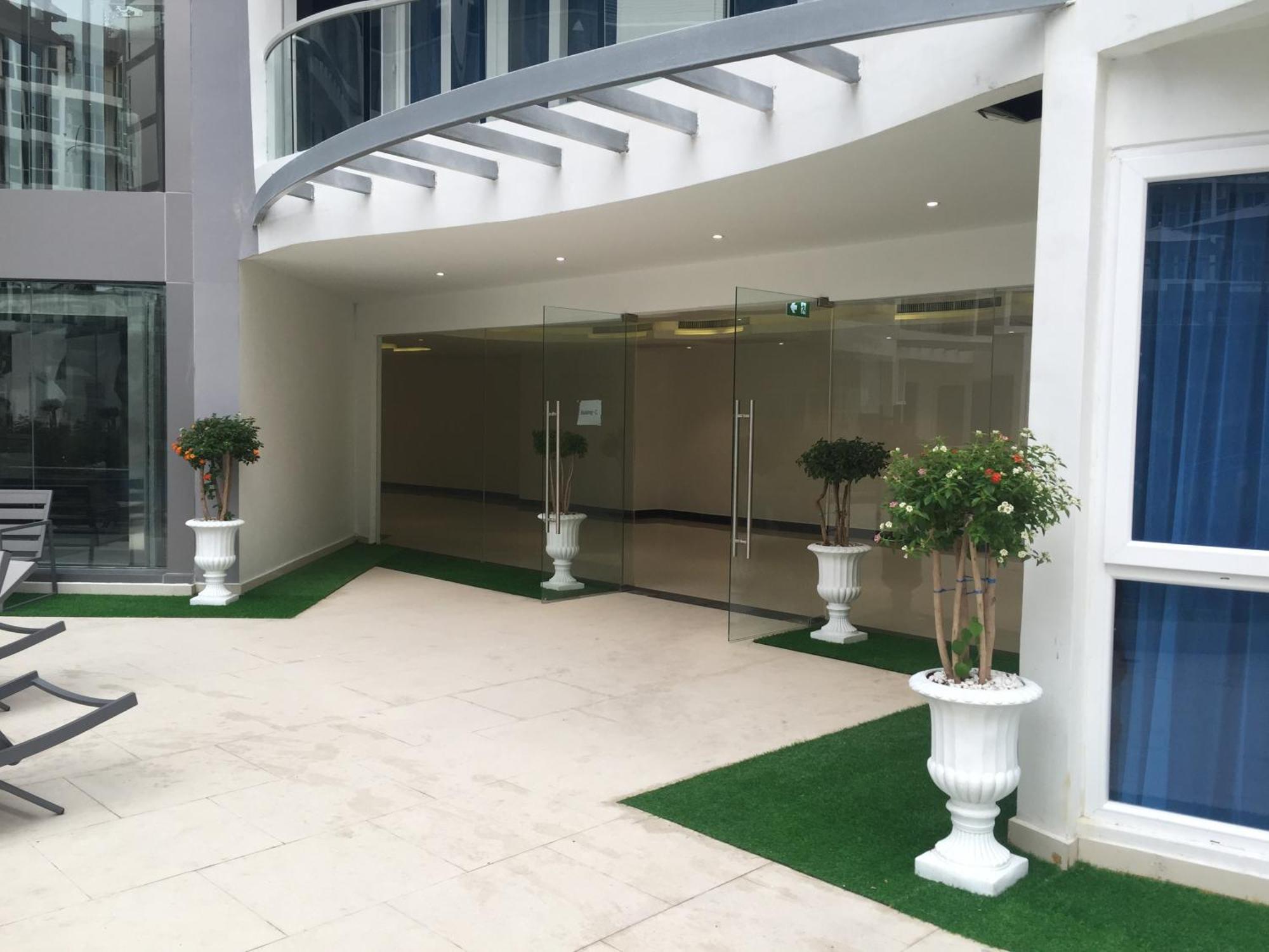 Luxury Business Suits In Grand Avenue By Pattaya City Estates Buitenkant foto