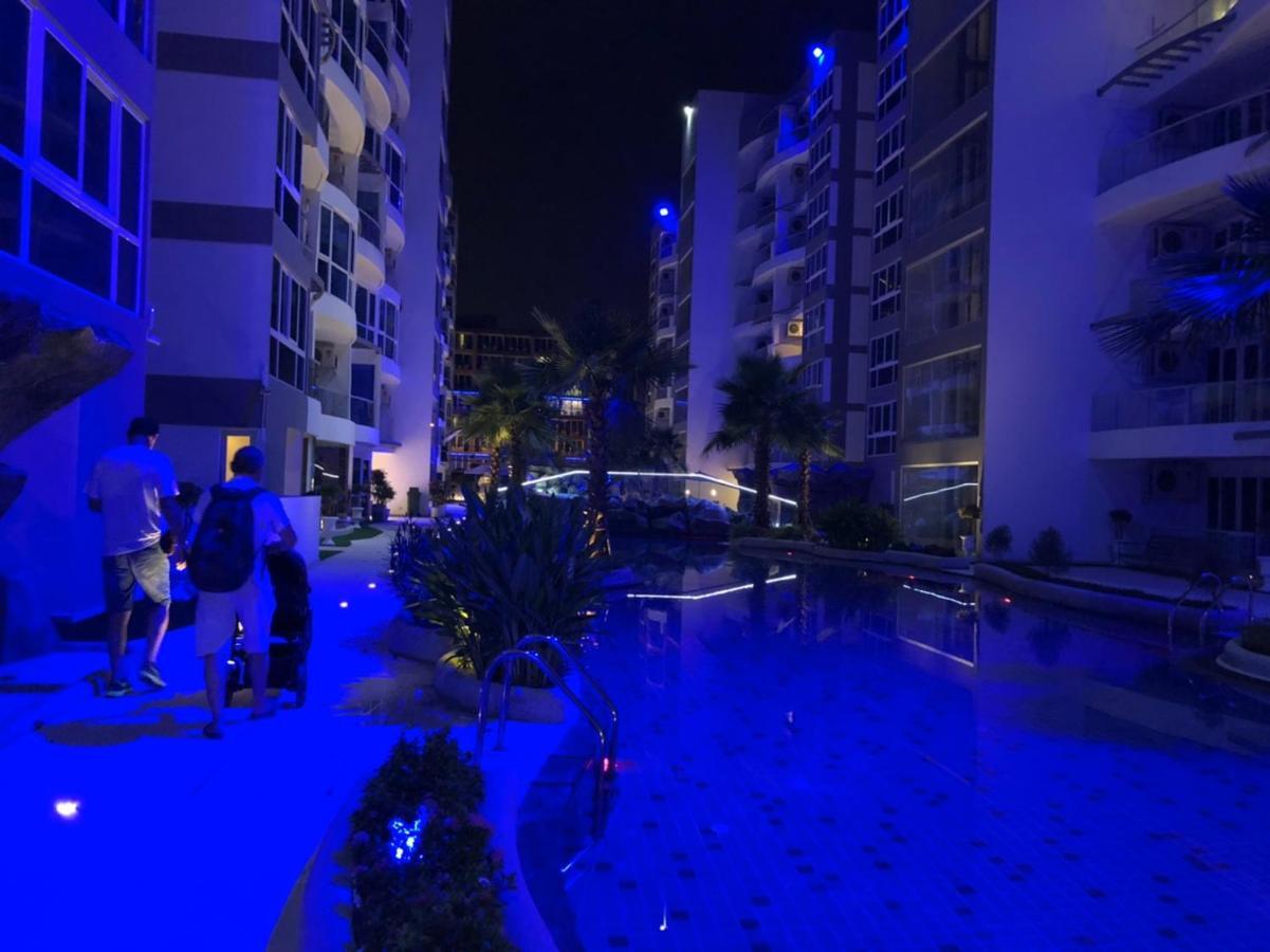 Luxury Business Suits In Grand Avenue By Pattaya City Estates Buitenkant foto